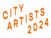 Das Bild zeigt den Schriftzug City Artists 2024 in orangefarbener Schrift auf weißem Grund.